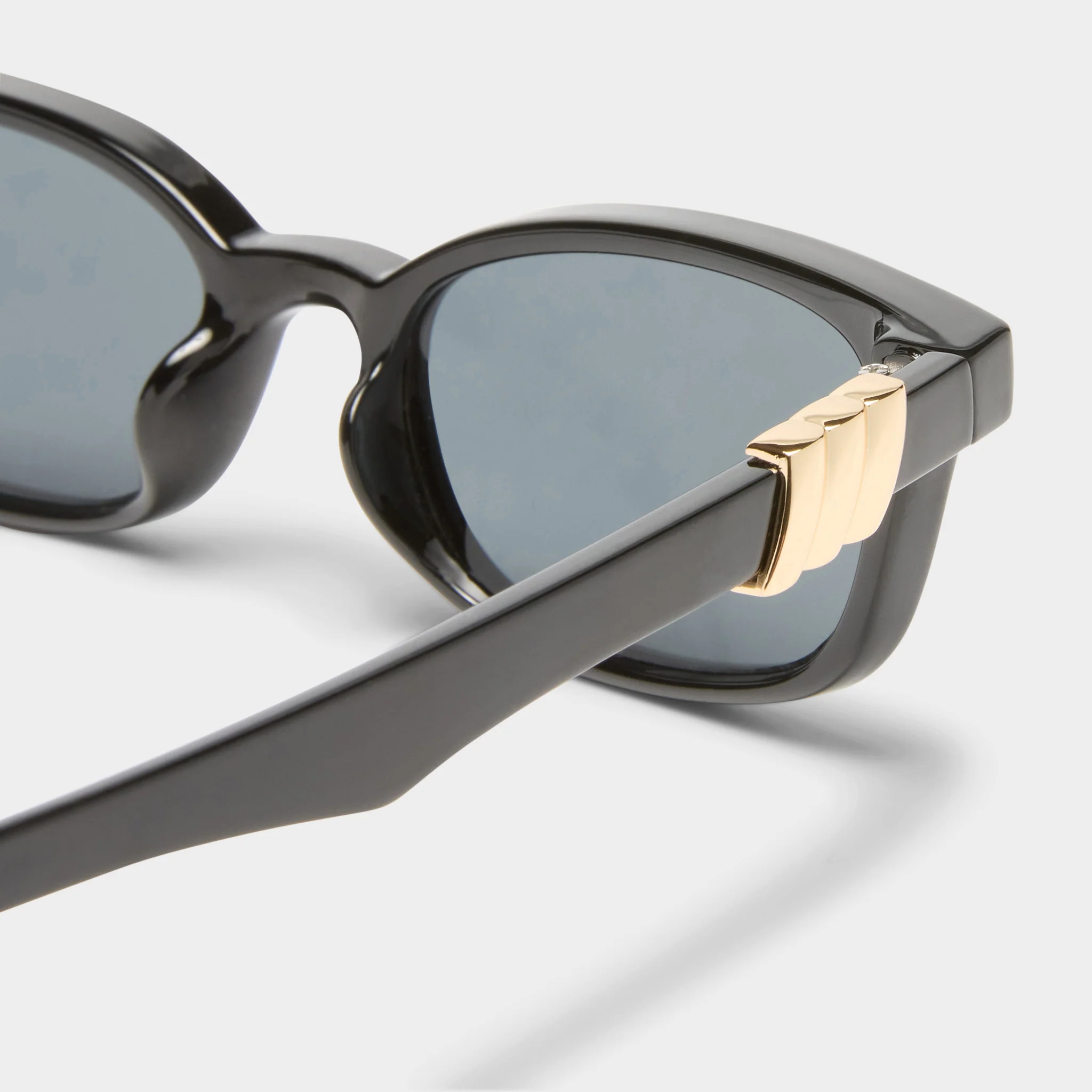CONFIDENTIAL | BLACK - Image 4