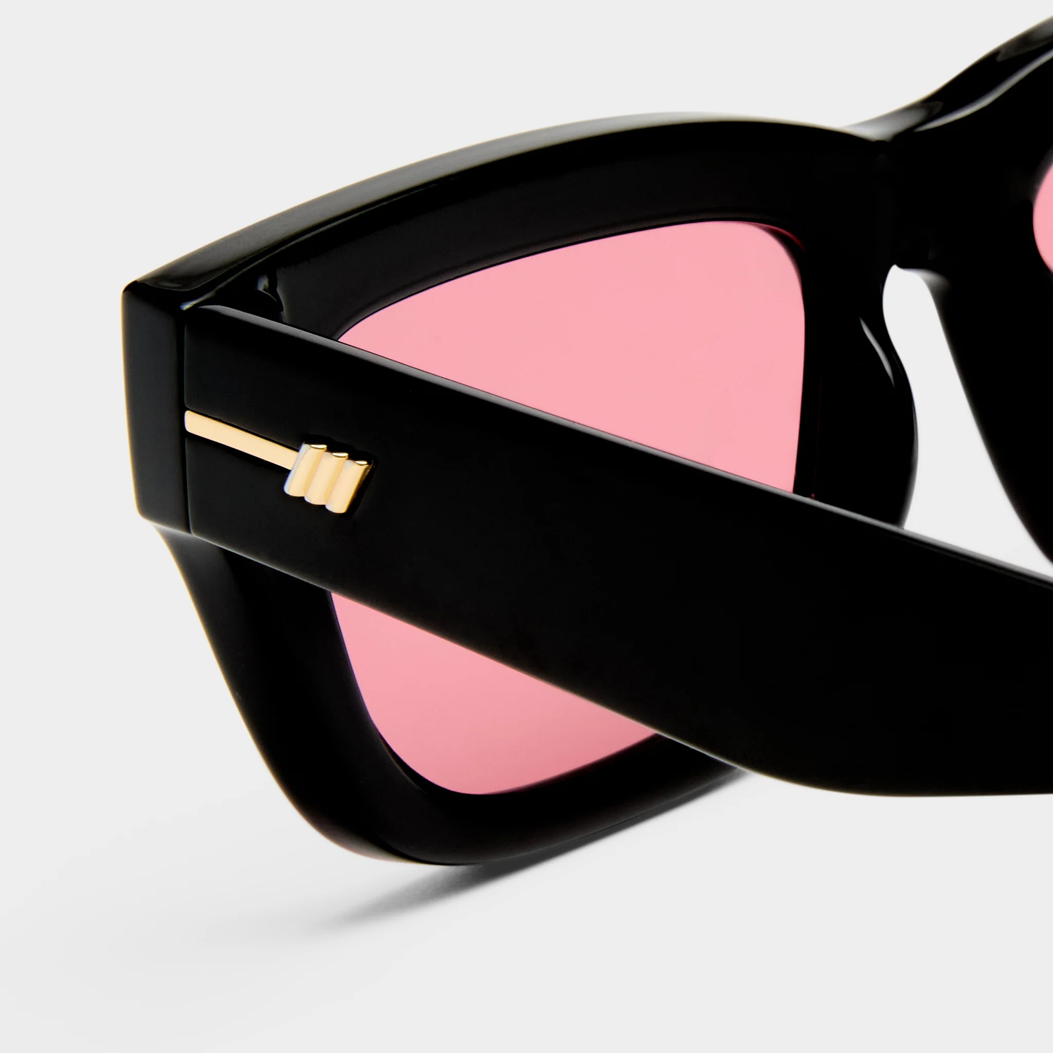 LE CASTLE | BLACK CRIMSON TINT - Image 4