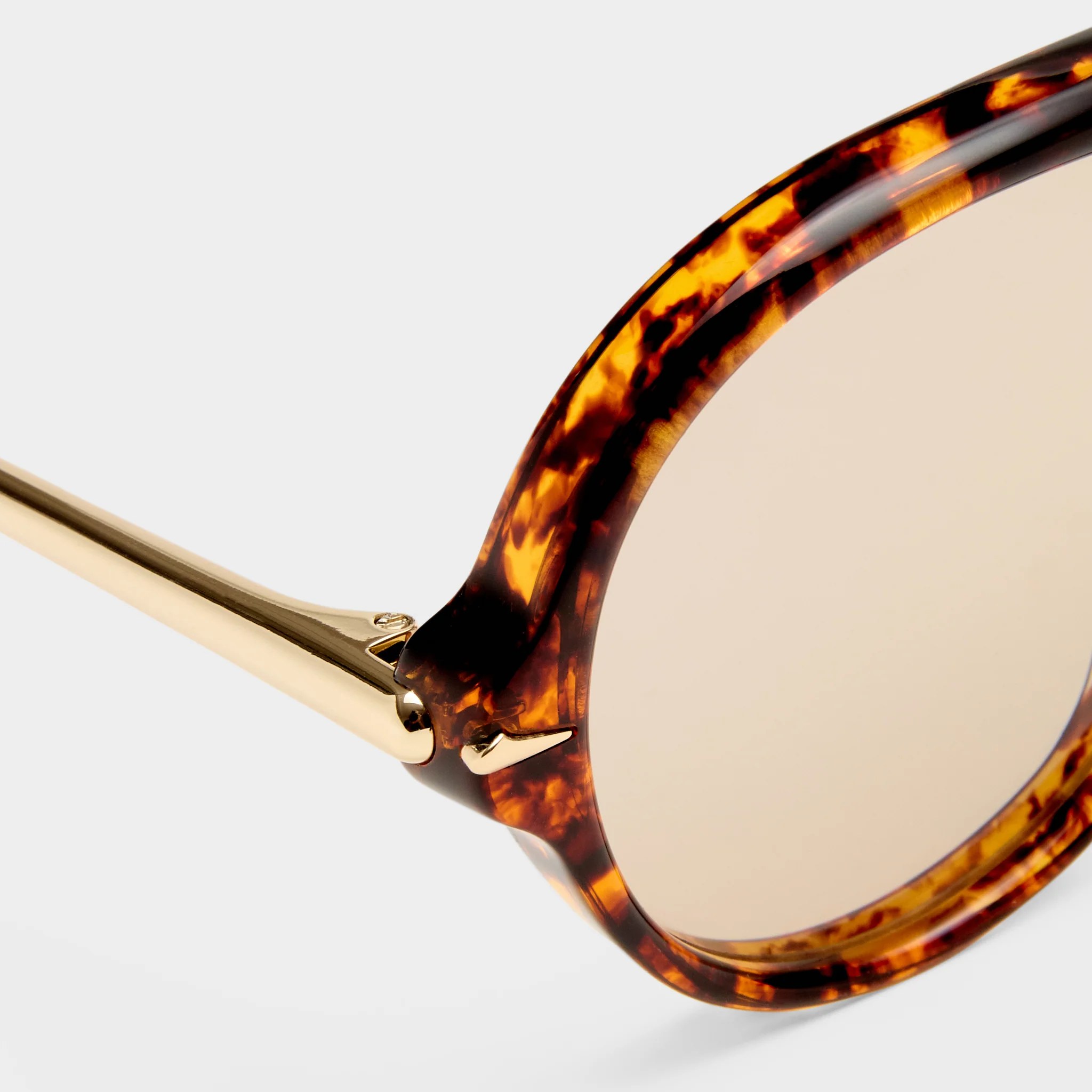 NUMERO ONCE | MOTTLED TORT - Image 4