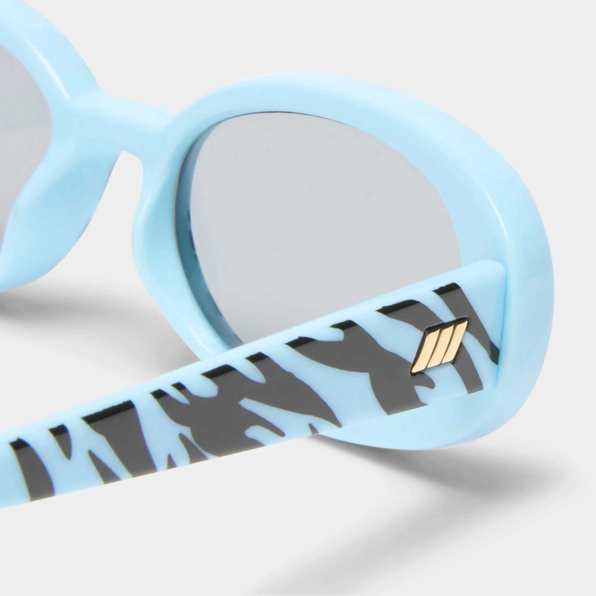 OUTTA LOVE | BLUE TIGER - Image 4