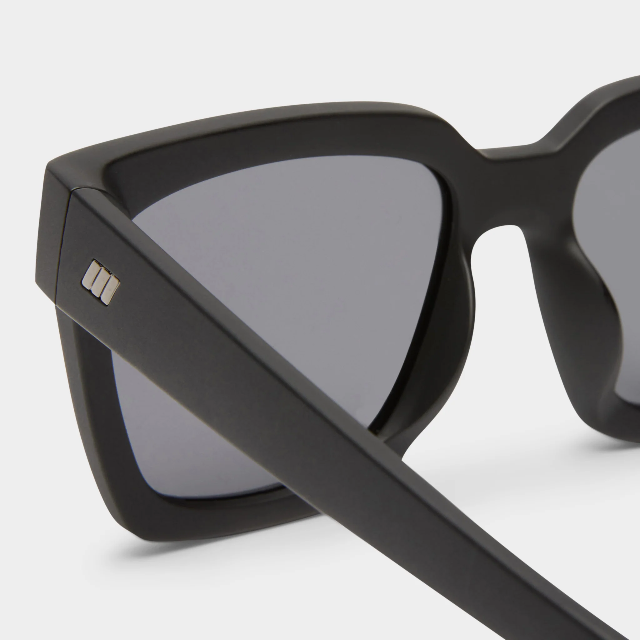 WEEKEND RIOT | MATTE BLACK POLARIZED - Image 4